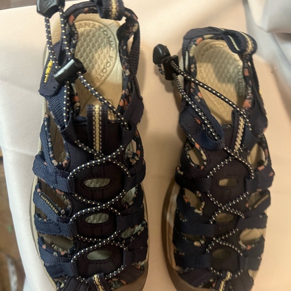 KEEN women’s Whisper Waling Hiking Sandal - Picture 2 of 6